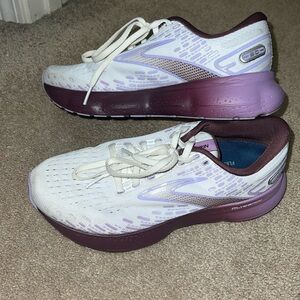 Brooks Women's Athletic Shoes - White and Purple